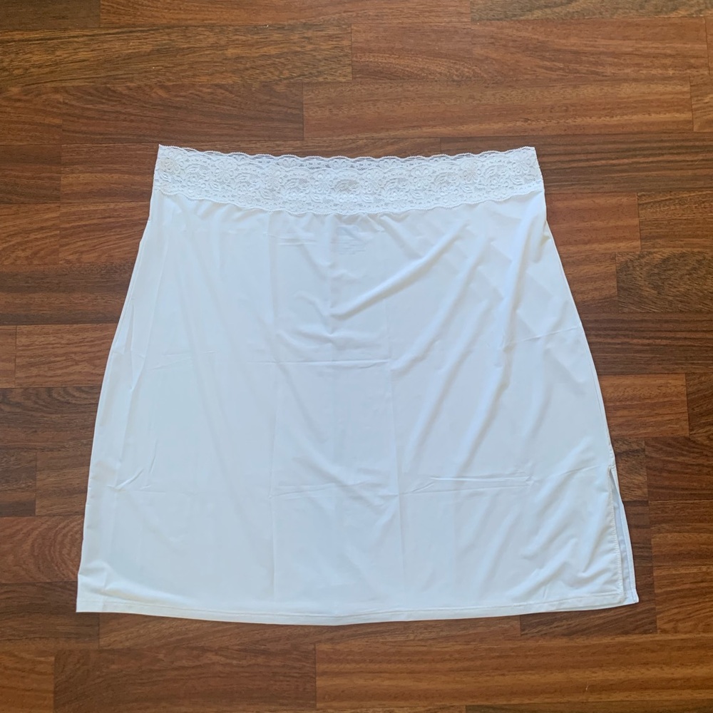 JKY Sz Large Feminine Lace Nylon Spandex Half Slip NWOT White RN 61683